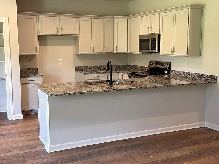 112 Magnolia Pointe Cir — Photo 1