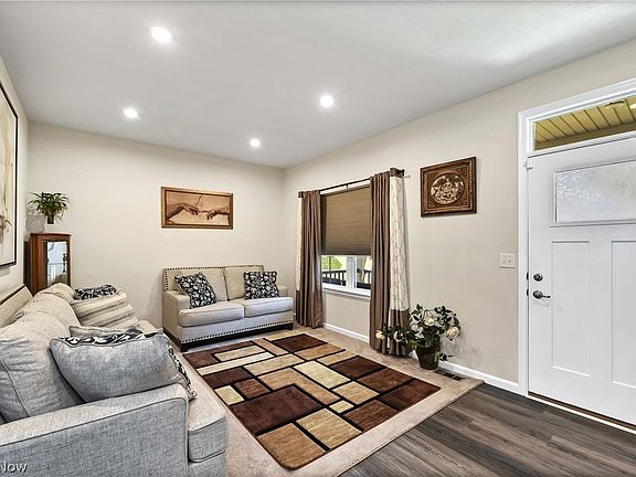 5th image of 9240 Preserve Way