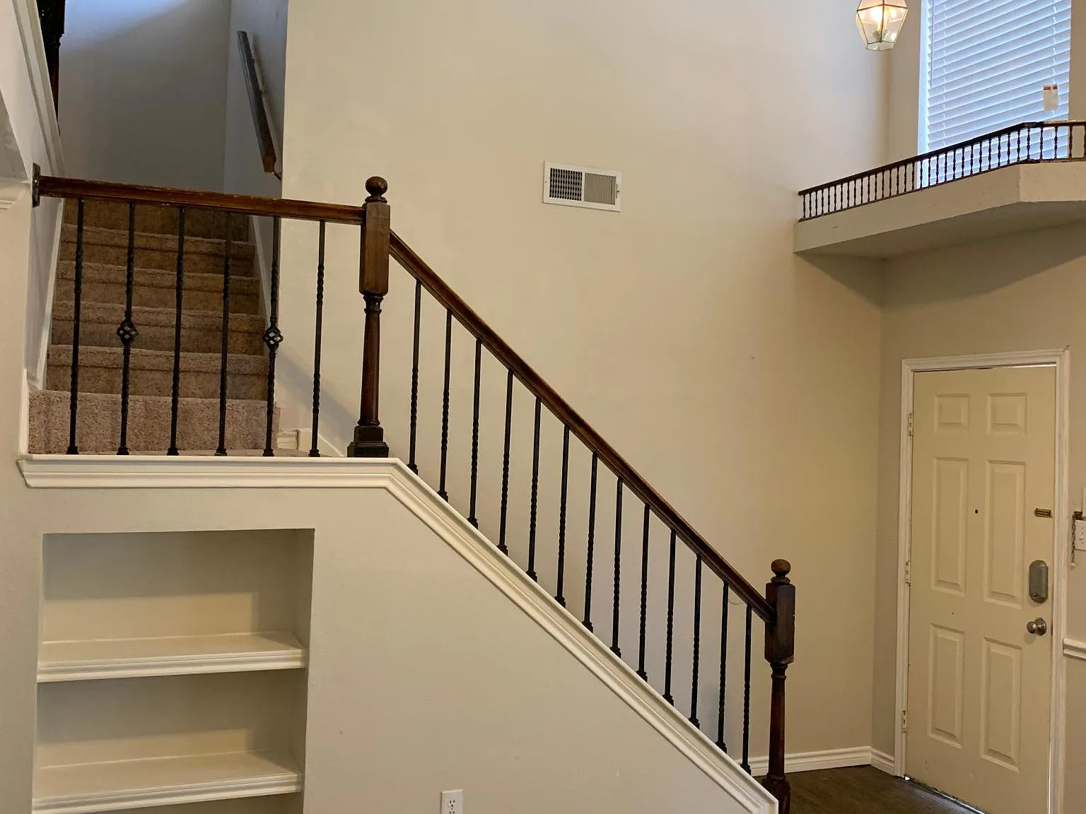 5 bed, 2.5 bath, 2862 sqft, $2,850 — Photo 2