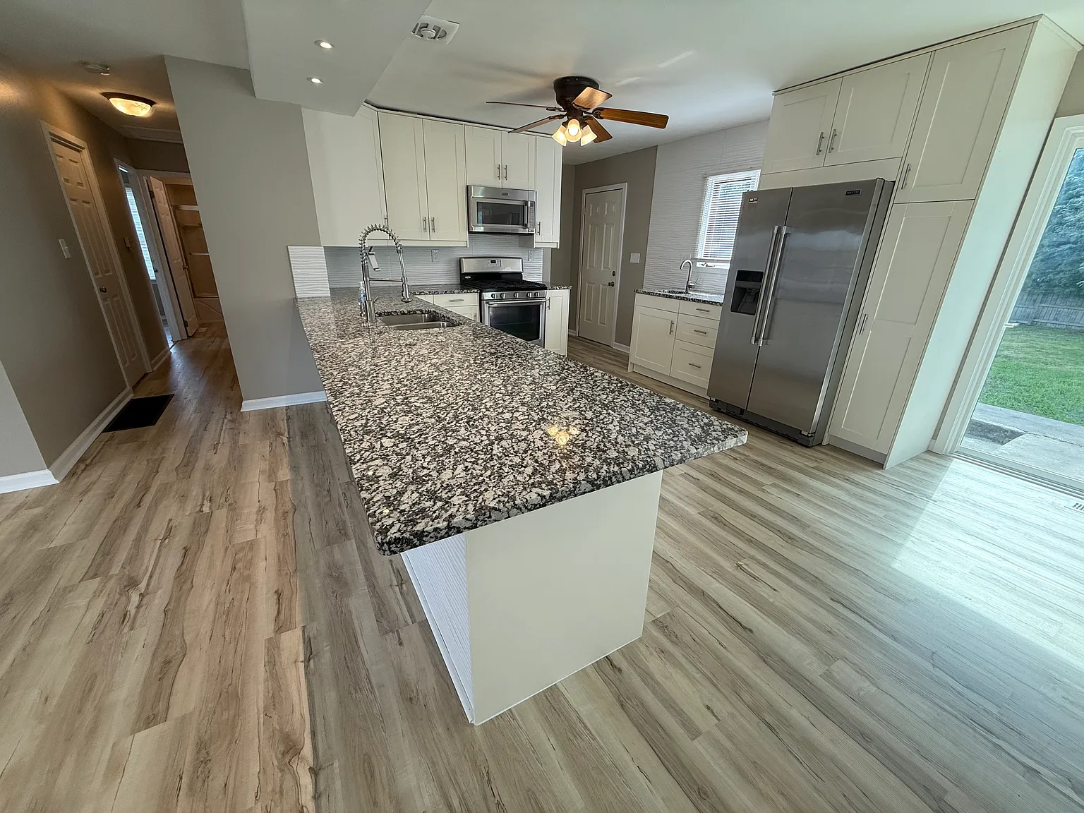 827 Washington Ave — Photo 3