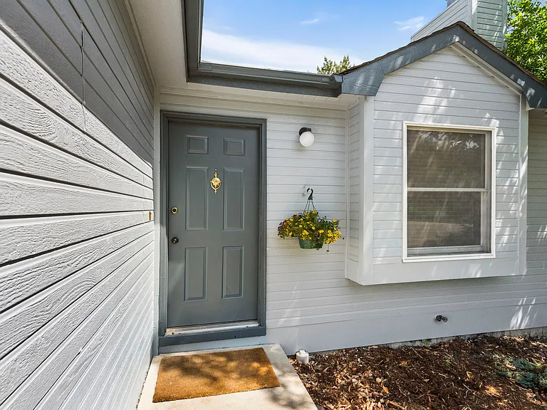 1702 Dora St — Photo 6