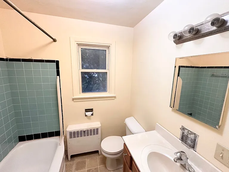 225-227 W Areba Ave — Photo 13
