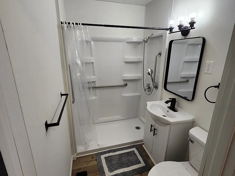 139 NW Louise St — Photo 13