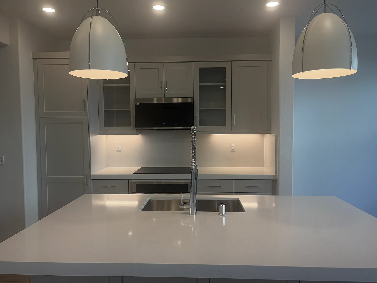 3 bed, 2.5 bath, 1609 sqft, $3,900 — Photo 2