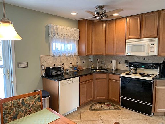 5th image of 79 Wantagh Ave