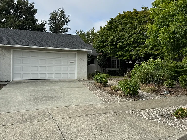 7550 Newcastle Dr — Photo 1