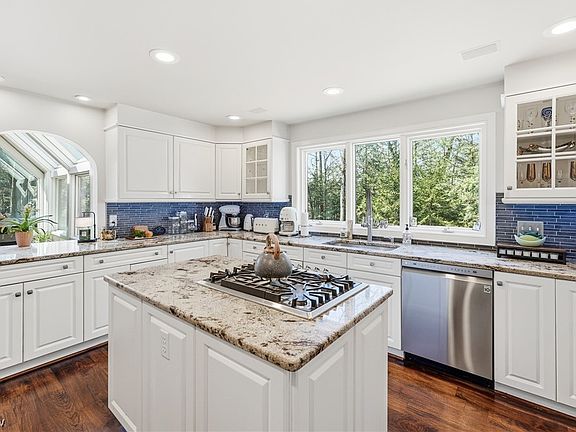 5th image of 5700 Clingan Rd