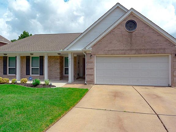 2nd image of 1521 Garden Cir