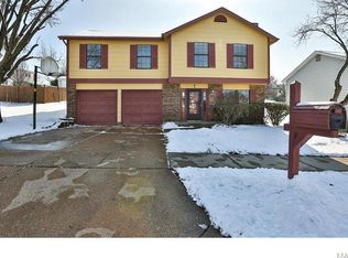 556 Summit View Dr, Fenton, MO 63026