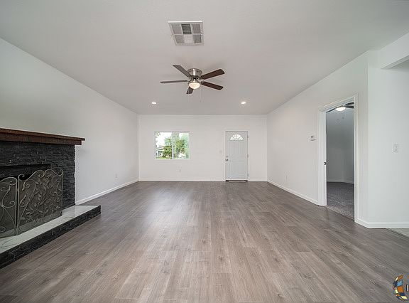 5th image of 526 S Imperial Ave