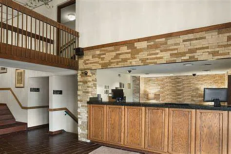 Lions Crest Apartments — Photo 3