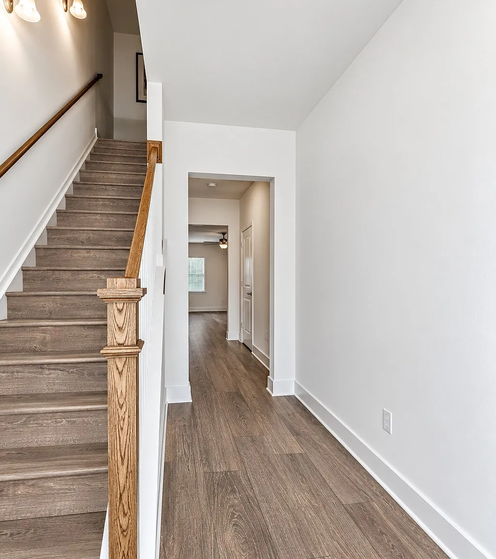 3 bed, 2.5 bath, 1714 sqft, $2,975 — Photo 4