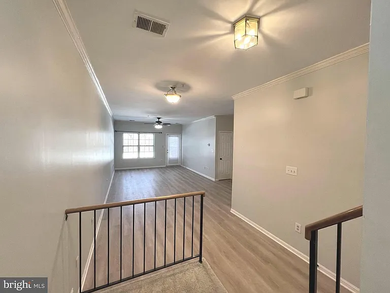 1439 Nestlewood Ct — Photo 4