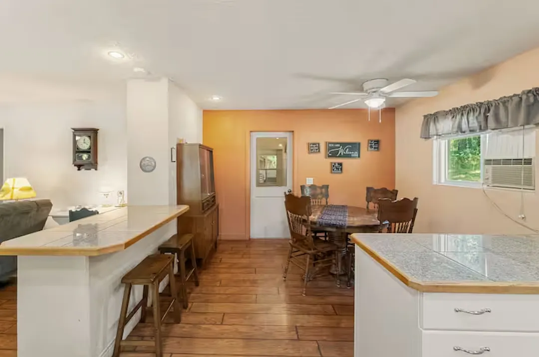 3 bed, 2.0 bath, 1256 sqft, $1,700 — Photo 3