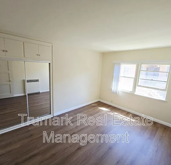 919 N Glendale Ave #12 — Photo 23