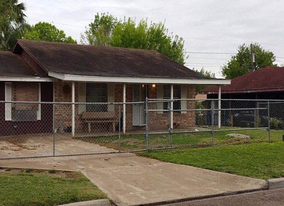 3rd image of 200 Angelita Dr