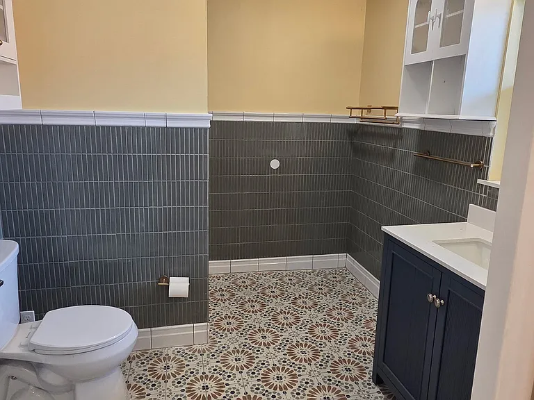 319 E 11th St #A — Photo 22