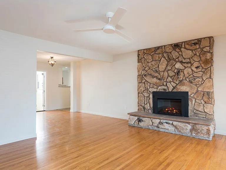 952 Agate St #952 — Photo 4