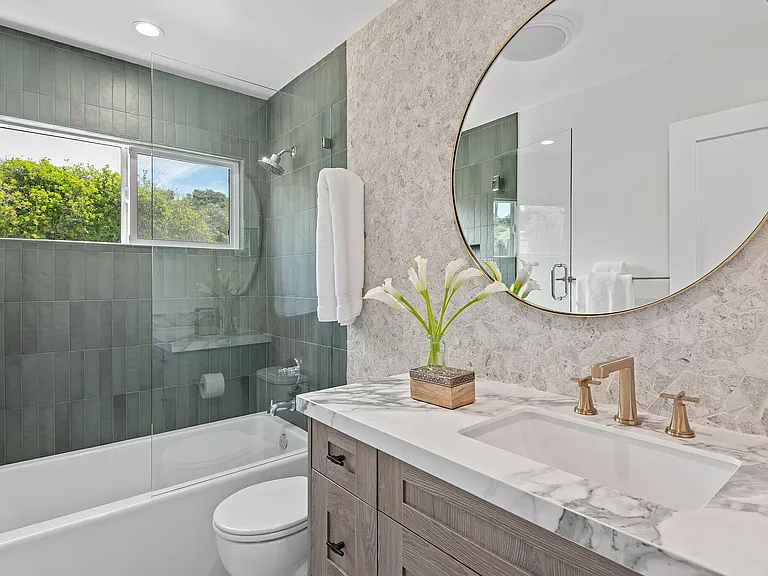 2402 Calle Montilla — Photo 32