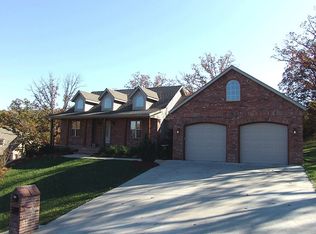 212 Rockpoint Dr, Walnut Shade, MO 65771