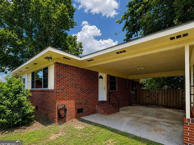 504 Bowen St — Photo 4