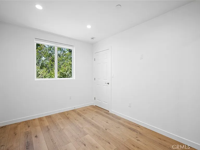17805 Ludlow St — Photo 14