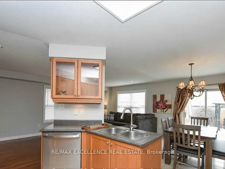 17 Fallstar Cres — Photo 6