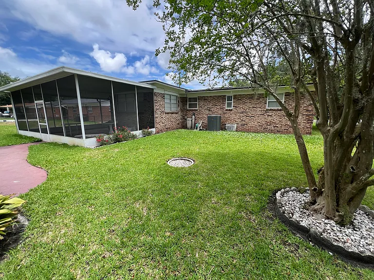 5090 Dostie Dr S — Photo 9