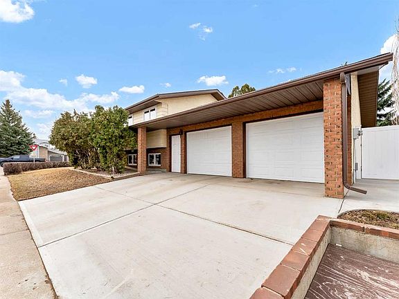 3rd image of 2 E Rae Cres SE