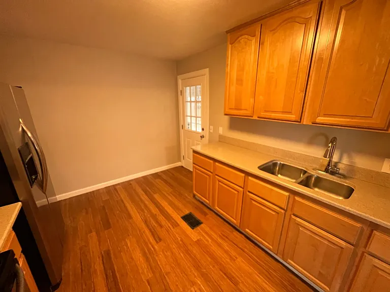 2301 E Brooks Ave — Photo 7