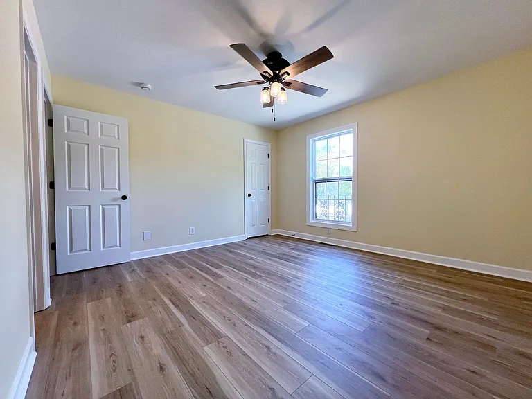 1007 Hill St — Photo 21