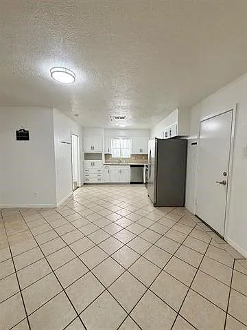 3 bed, 2.0 bath, 2023 sqft, $2,150 — Photo 3