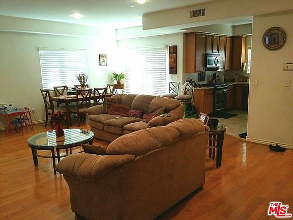 5th image of 812 W Beach Ave #2
