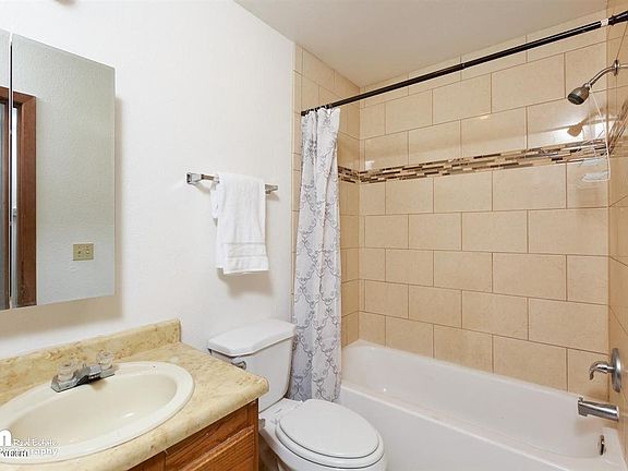 5th image of 8050 Pioneer Dr APT 505