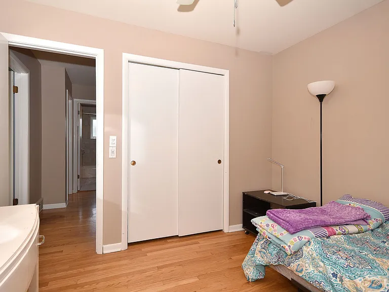 861 S Hawthorne Ave — Photo 4