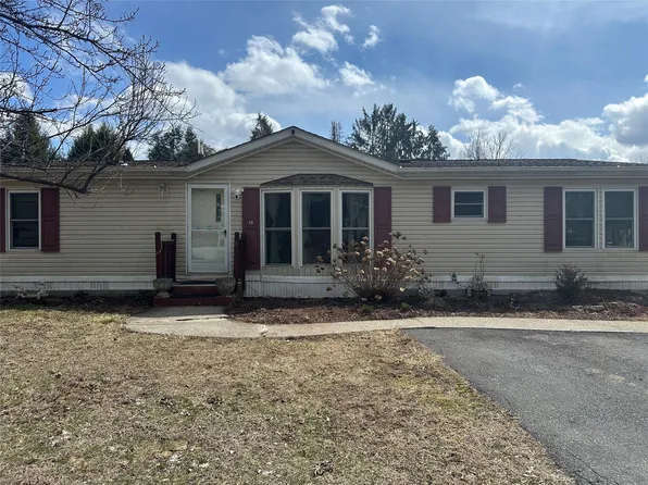 17 Pheasant Run, Pleasant Valley, NY 12569