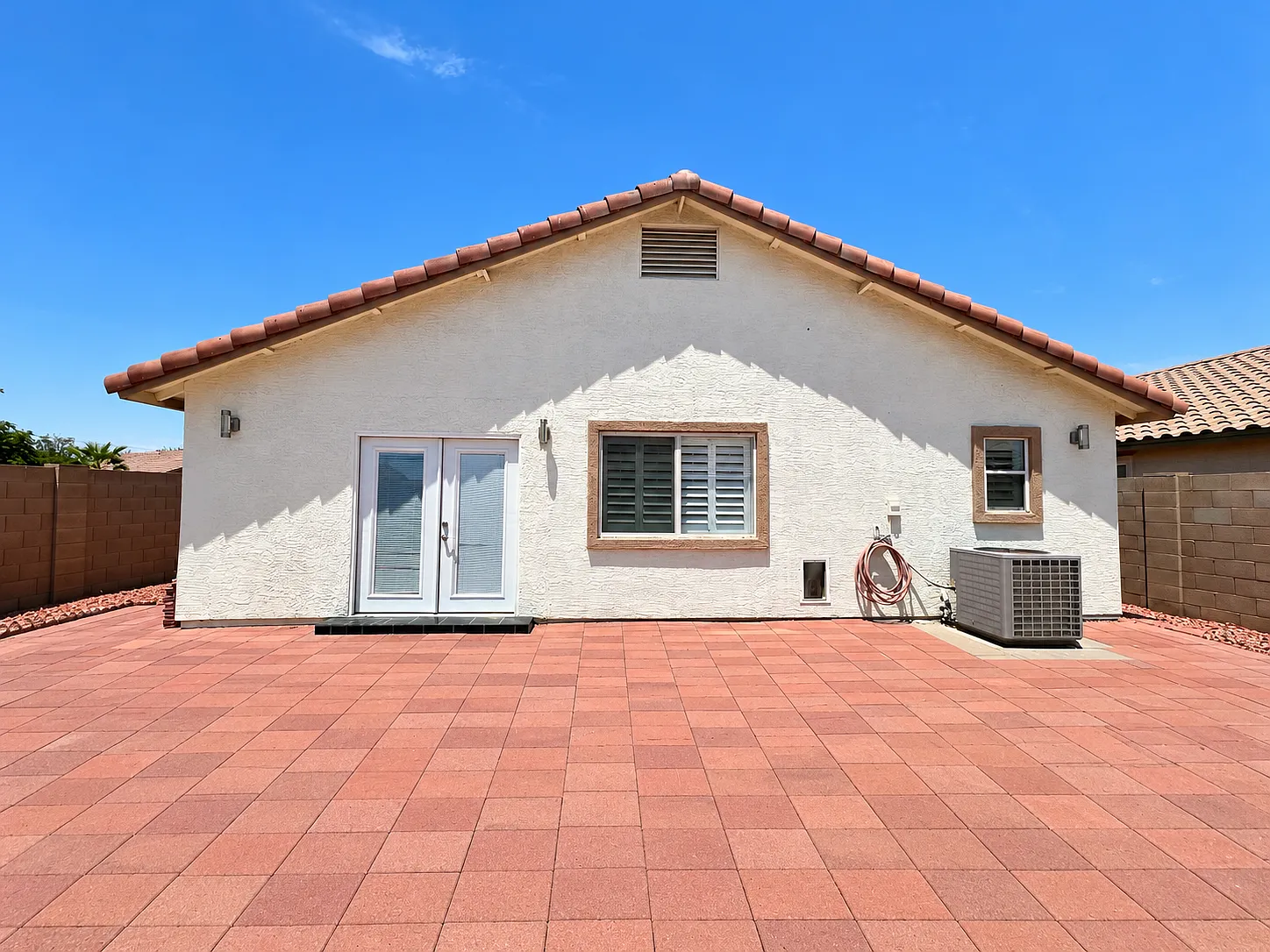 3 bed, 1127 sqft, $2,000 — Photo 3