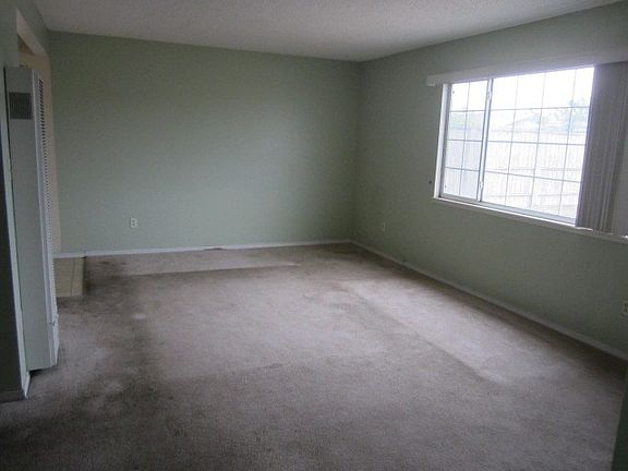 3rd image of 4484 Holly St