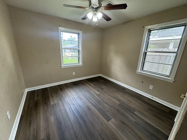 1704 Bradley St — Photo 4