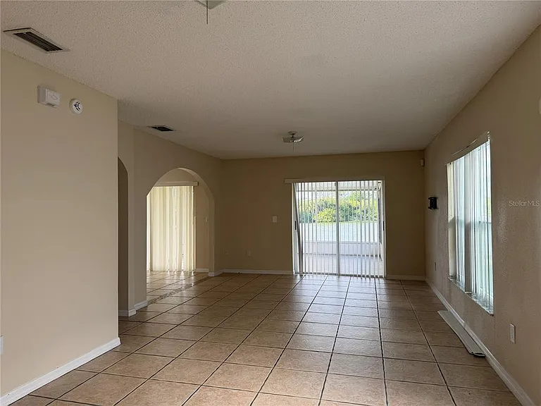 758 Burlwood St — Photo 3