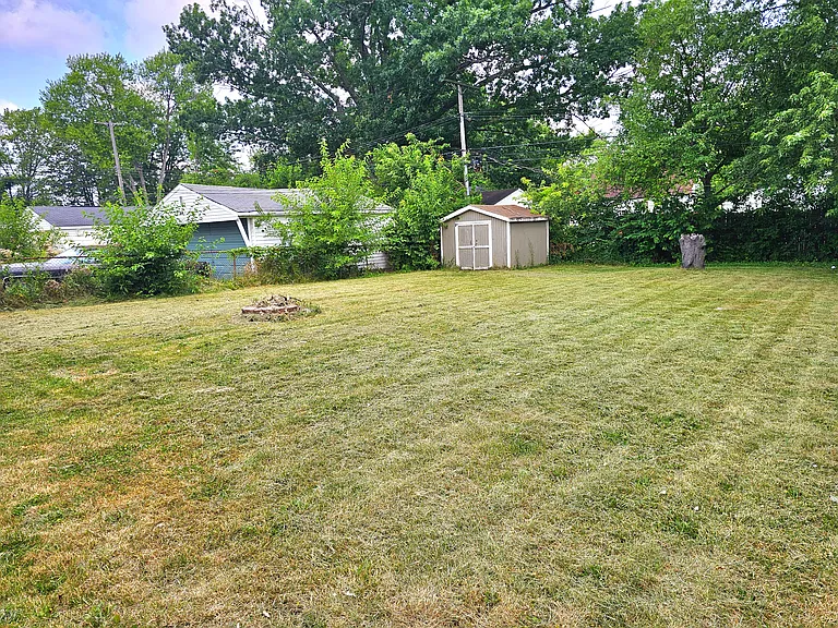 28522 Cambridge St — Photo 15