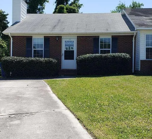 122 Creekview Dr — Photo 2