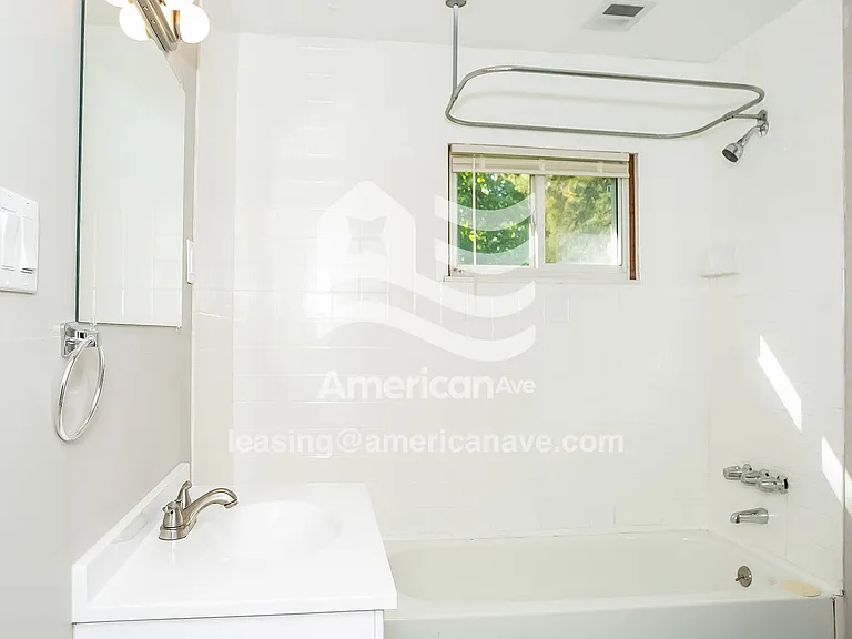 1337978_014_wm_-_bathroom_13162032.jpg