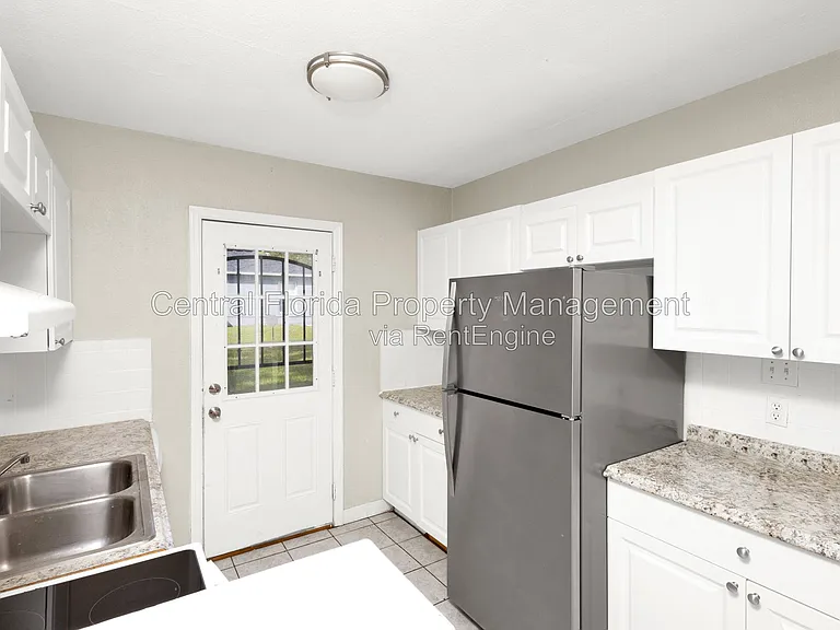 226 S Hill Ave — Photo 6