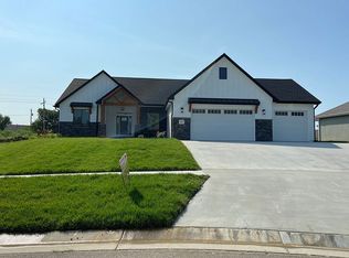 2337 SW Millers Cove Ct, Topeka, KS 66614