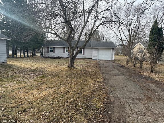 5th image of 211 E 3rd Ave