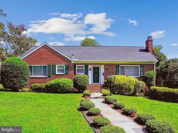 3067 Valley Ln, Falls Church, VA 22044