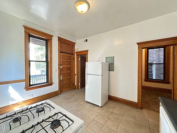 5th image of 2118 N Whipple St #2