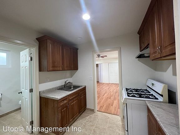 5th image of 874 E Jefferson Ave Back 870