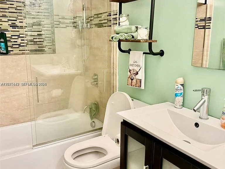 4721 SW 34th Dr — Photo 16